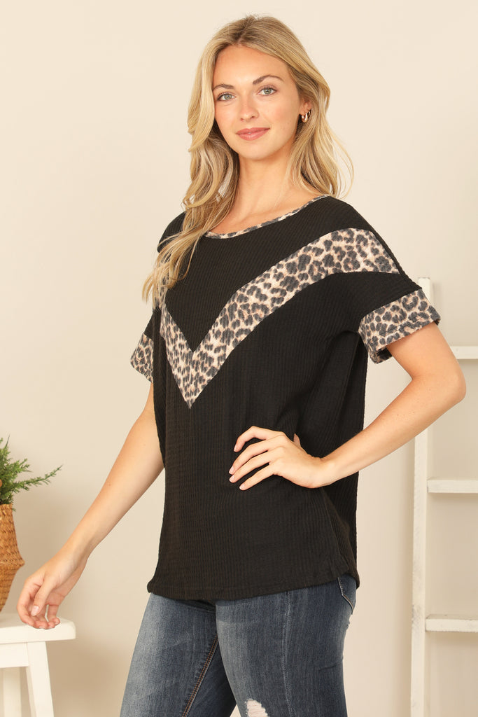 SLEEVE CHEVRON LEOPARD CONTRAST SOLID TOP