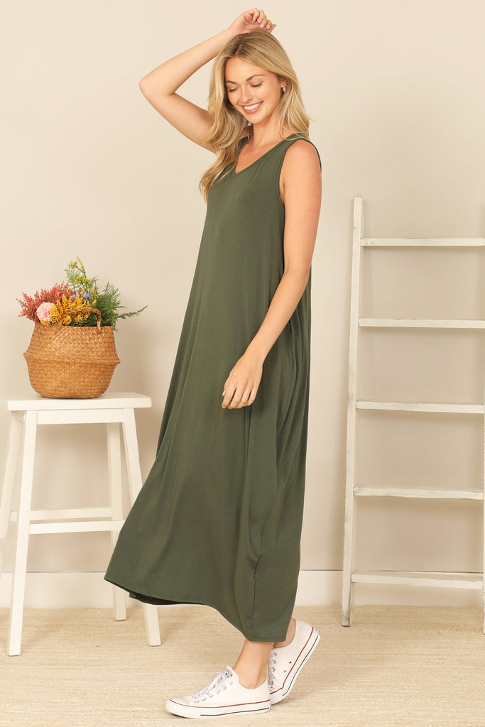 SLEEVELESS SIDE POCKET SOLID MAXI DRESS