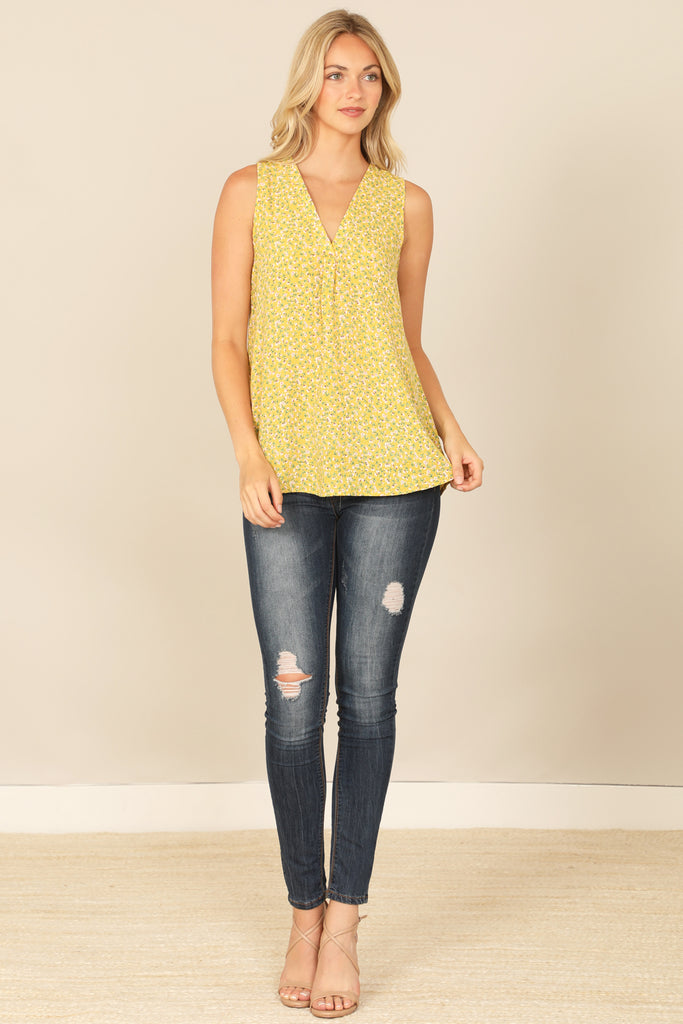 SLEEVELESS V-NECK FLORAL TOP