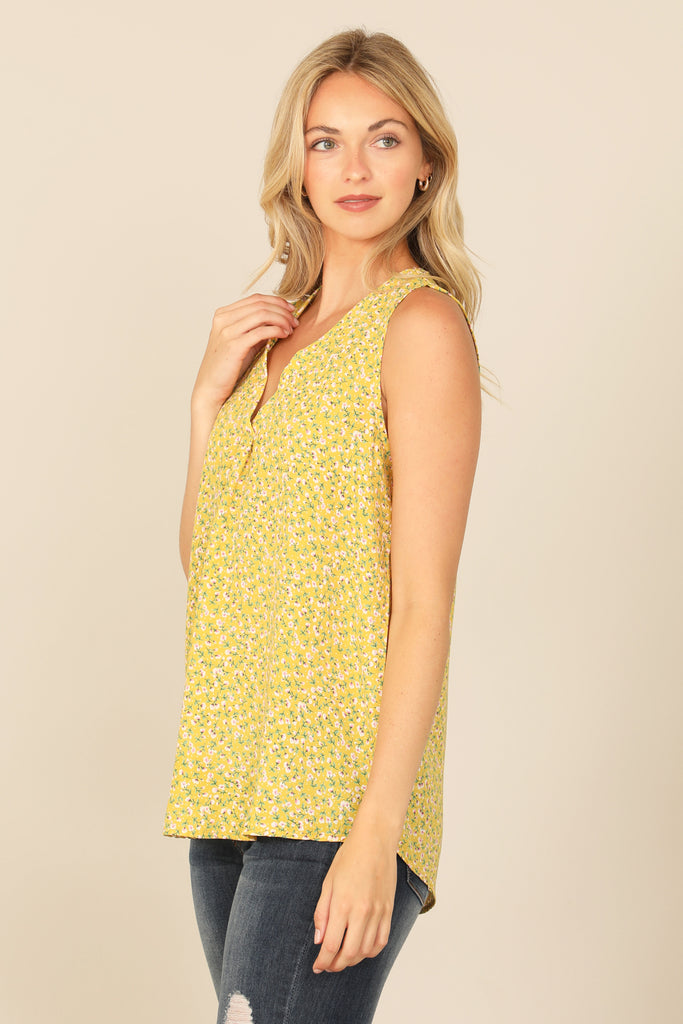 SLEEVELESS V-NECK FLORAL TOP