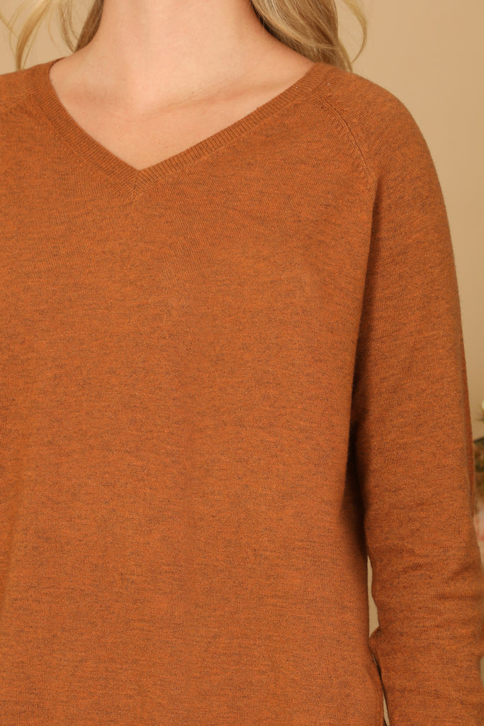 V-NECK LONG SLEEVE CURVE HEM SWEATER