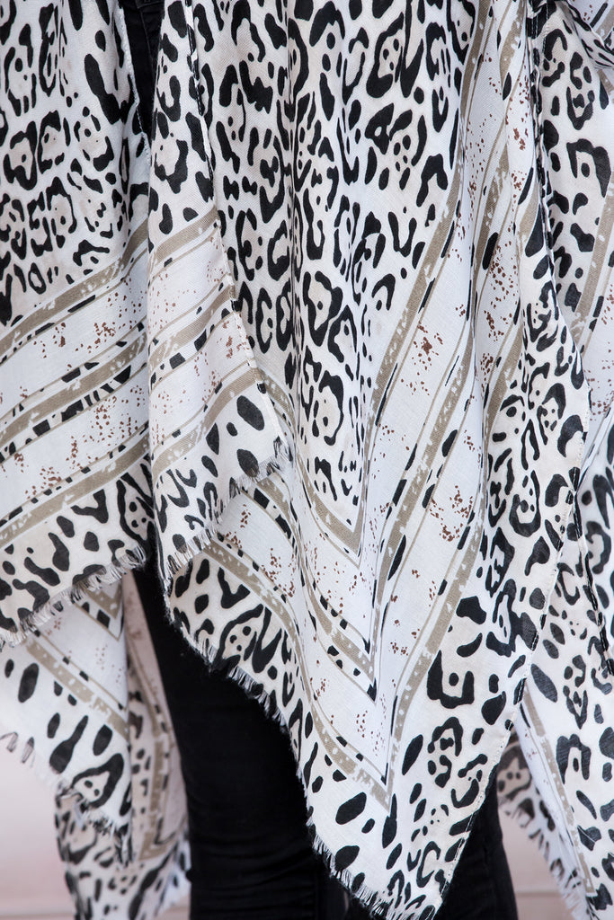 LEOPARD LINED OPEN FRONT KIMONO