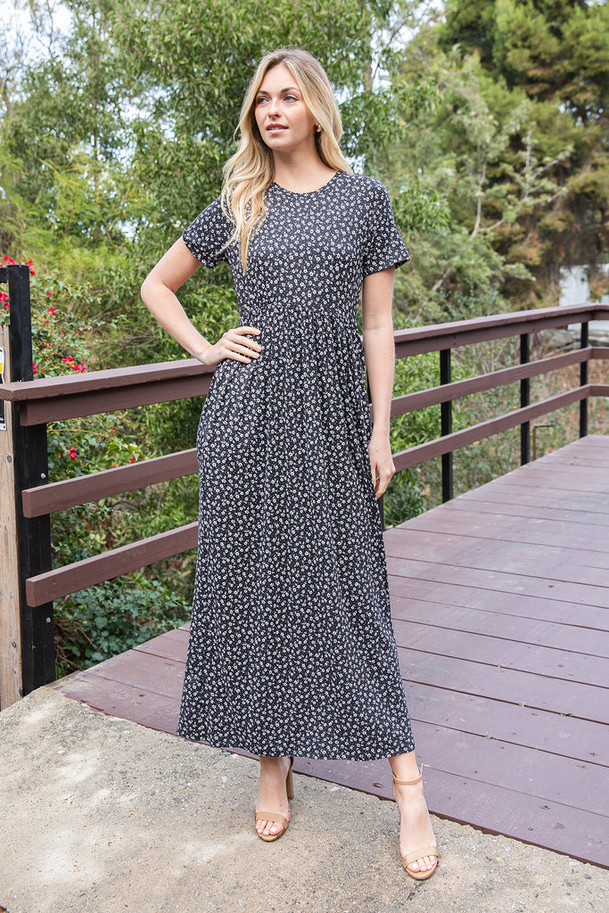 SHORT SLEEVE DITSY FLORAL ELASTIC WAIST MAXI DRESS