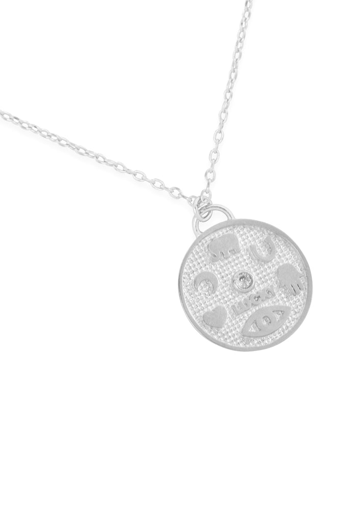 HDNFN353 - CAST ROUND PENDANT NECKLACE